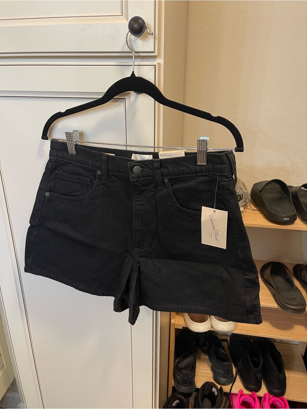 Universal Thread Black High-Rise 90s Cutoff Denim Shorts
